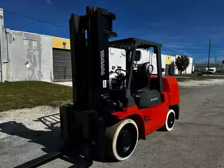 Propane Forklifts - Toyota 7FGCU70 (1)