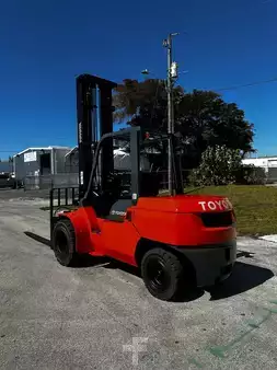 Montacargas diésel - Toyota 7FDAU50 (2)