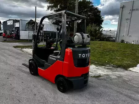 Montacargas GLP - Toyota 8FGCU20 (1)