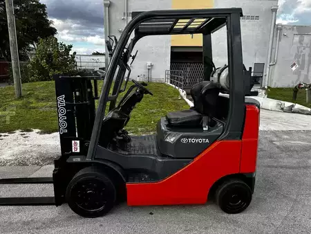Montacargas GLP - Toyota 8FGCU20 (2)