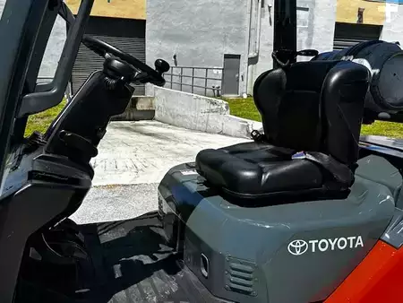 Montacargas GLP - Toyota 8FGU32 (3)