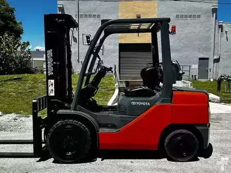 Montacargas GLP - Toyota 8FGU32 (4)
