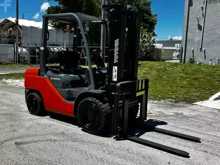 Montacargas GLP - Toyota 8FGU32 (5)