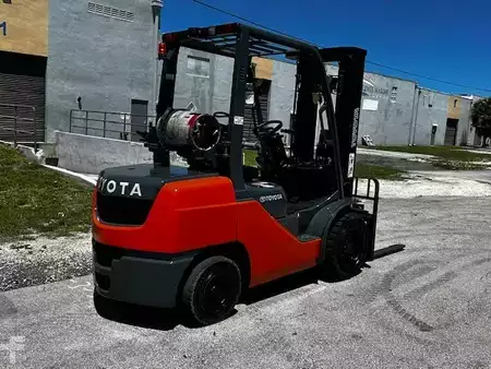 Montacargas GLP - Toyota 8FGU32 (6)