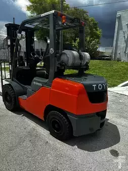 Propane Forklifts - Toyota 8FGU32 (1)