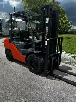 Propane Forklifts - Toyota 8FGU32 (5)