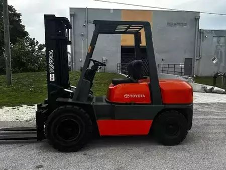 Montacargas diésel - Toyota 02-6FDU35 (3)