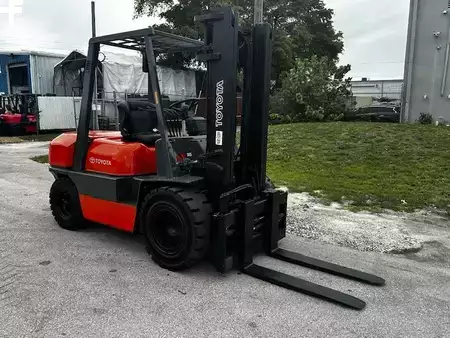 Montacargas diésel - Toyota 02-6FDU35 (4)