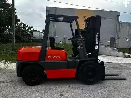 Montacargas diésel - Toyota 02-6FDU35 (6)