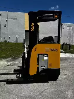Montacargas Retráctil - Yale NR040DBN (3)