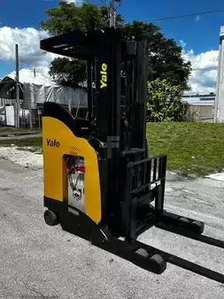 Montacargas Retráctil - Yale NR040DBN (5)