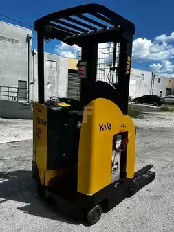 Montacargas Retráctil - Yale NR040DBN (6)