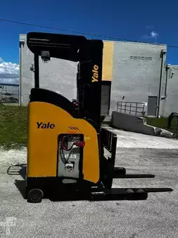 Montacargas Retráctil - Yale NR040DBN (7)