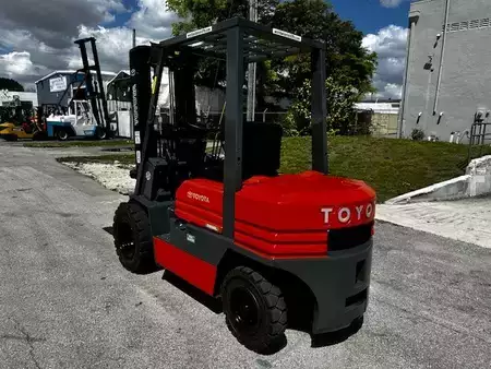 Montacargas diésel - Toyota 5FDU25 (2)