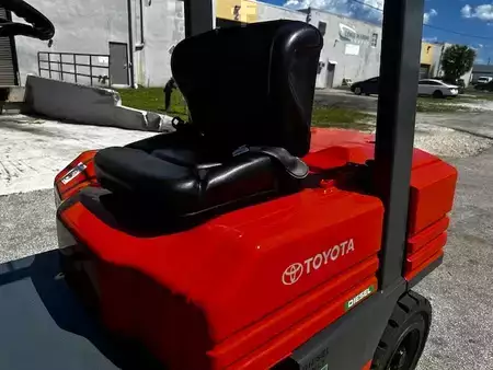 Montacargas diésel - Toyota 5FDU25 (6)