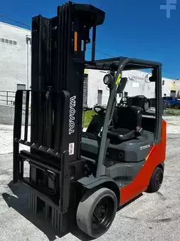 Montacargas GLP - Toyota 8FGCU25   QFV (1)