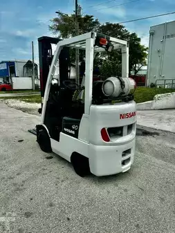 Propane Forklifts - Nissan CSF40 (2)