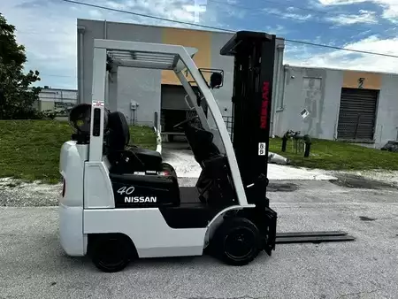 Propane Forklifts - Nissan CSF40 (6)