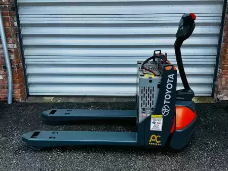 Montacargas diésel - Toyota 8HBW23 (2)