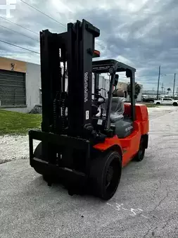 Propane Forklifts  Toyota 7FGCU70 (1)