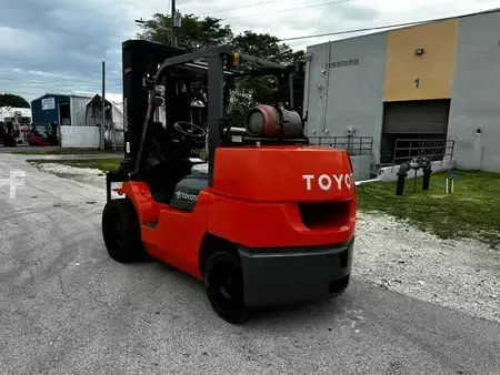 Propane Forklifts  Toyota 7FGCU70 (2)