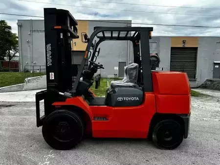 Propane Forklifts  Toyota 7FGCU70 (3)