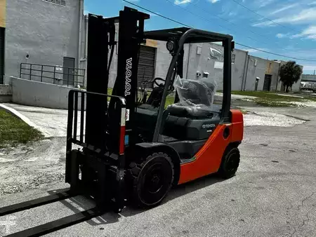Diesel Forklifts  Toyota 8FDU25 (1)