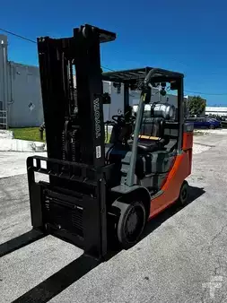 Propane Forklifts  Toyota 8FGC35U (1)
