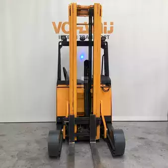 Chariots à mât rétractable 2011  Jungheinrich ETV C16 (3)