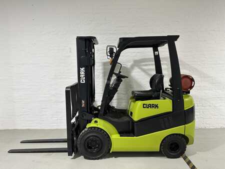 Chariots élévateurs GPL 2008  Clark CS20SL (3)