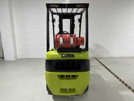 Chariots élévateurs GPL 2008  Clark CS20SL (4)