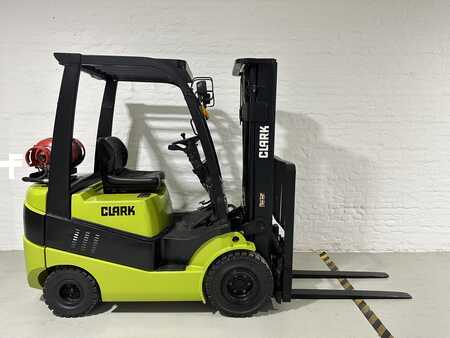 Chariots élévateurs GPL 2008  Clark CS20SL (5)