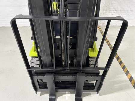 Chariots élévateurs GPL 2008  Clark CS20SL (7)