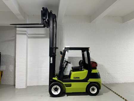 Carretilla elevadora GLP 2010  Clark CQ25L (1)