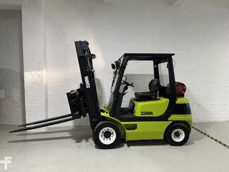 Carretilla elevadora GLP 2010  Clark CQ25L (3)