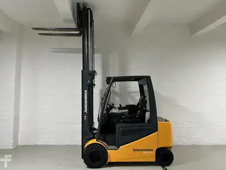 Elektromos 4 kerekű 2014  Jungheinrich EFG S30 (1)