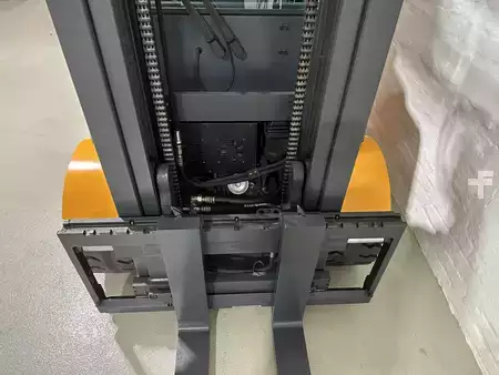 Elektromos 4 kerekű 2014  Jungheinrich EFG S30 (6)