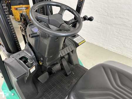 Container truck 2007  Mitsubishi FGC 33NY (8)