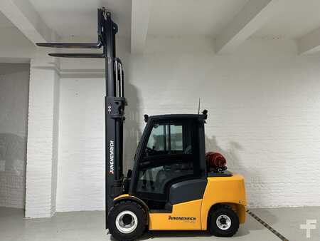 Gázüzemű targoncák 2015  Jungheinrich TFG 430 (1)