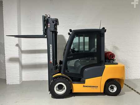 Gázüzemű targoncák 2015  Jungheinrich TFG 430 (2)