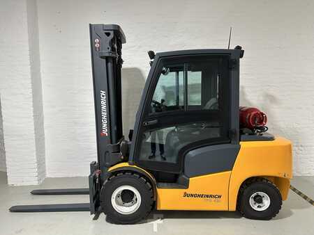 Gázüzemű targoncák 2015  Jungheinrich TFG 430 (3)