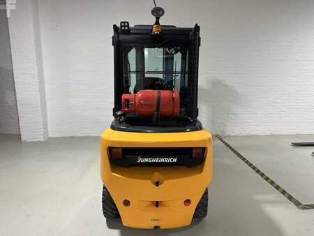 Gázüzemű targoncák 2015  Jungheinrich TFG 430 (4)