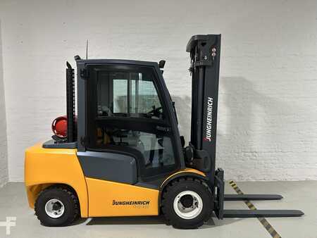 Gázüzemű targoncák 2015  Jungheinrich TFG 430 (5)