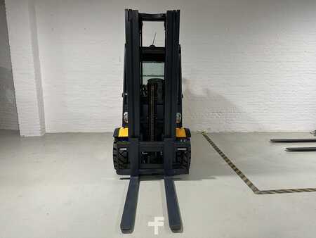 Gázüzemű targoncák 2015  Jungheinrich TFG 430 (6)