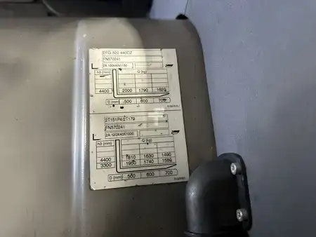 Eléctrica de 4 ruedas 2018  Jungheinrich EFG 320 (12)