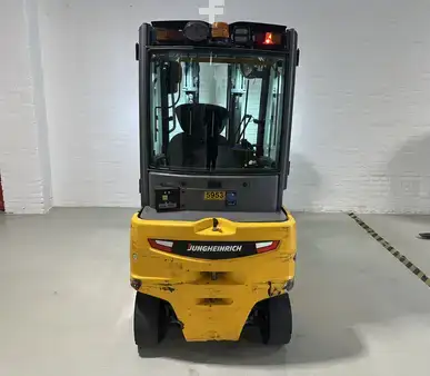Eléctrica de 4 ruedas 2018  Jungheinrich EFG 320 (4)