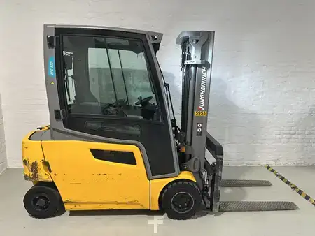 Eléctrica de 4 ruedas 2018  Jungheinrich EFG 320 (5)