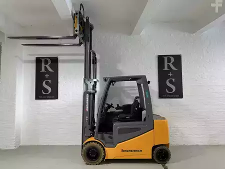 Elektro 4 Rad 2021  Jungheinrich EFG S30 (1)