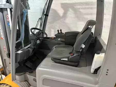 Elektro 4 Rad 2021  Jungheinrich EFG S30 (12)