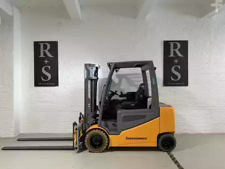 Elektro 4 Rad 2021  Jungheinrich EFG S30 (3)